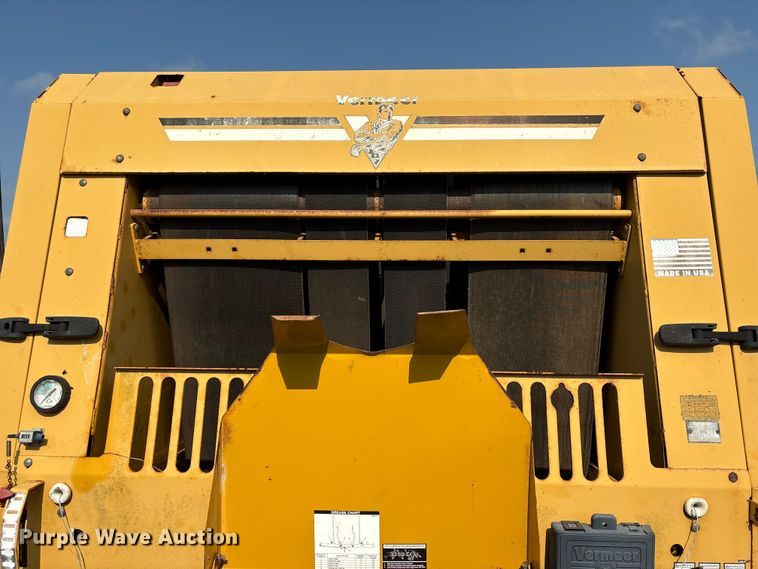 image for item EU0560 2001 Vermeer 554XL round baler