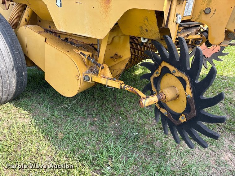 image for item EU0560 2001 Vermeer 554XL round baler