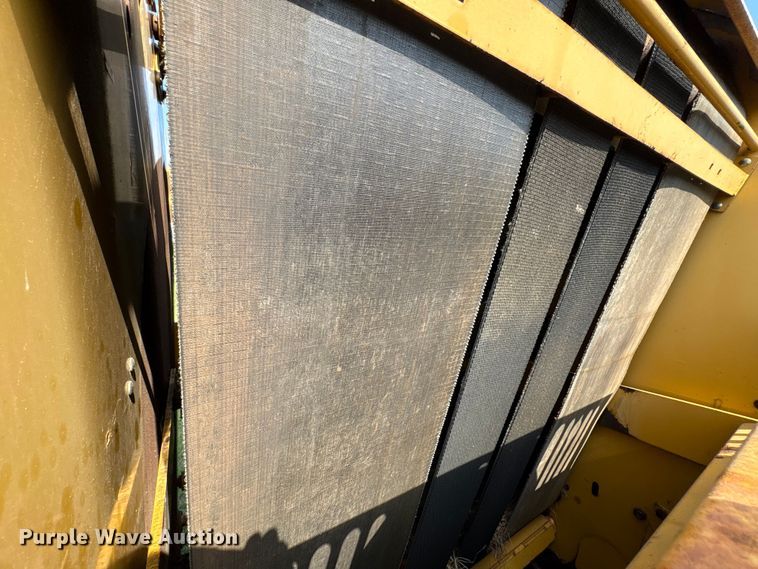 image for item EU0560 2001 Vermeer 554XL round baler