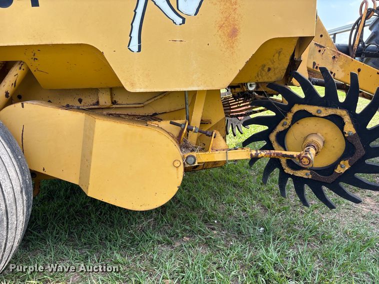 image for item EU0560 2001 Vermeer 554XL round baler
