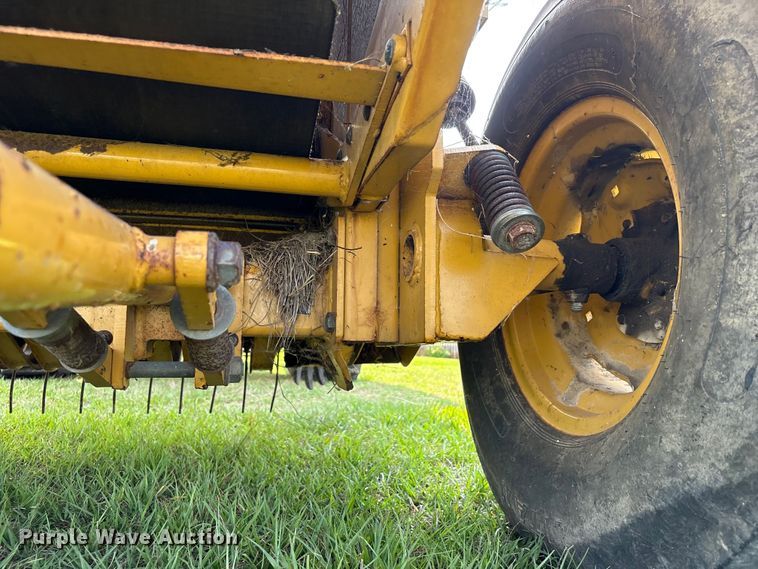 image for item EU0560 2001 Vermeer 554XL round baler