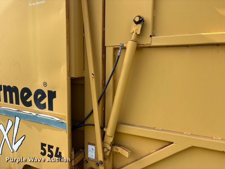 image for item EU0560 2001 Vermeer 554XL round baler