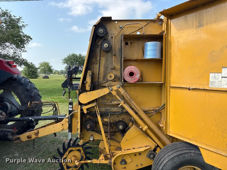 image for item EU0560 2001 Vermeer 554XL round baler