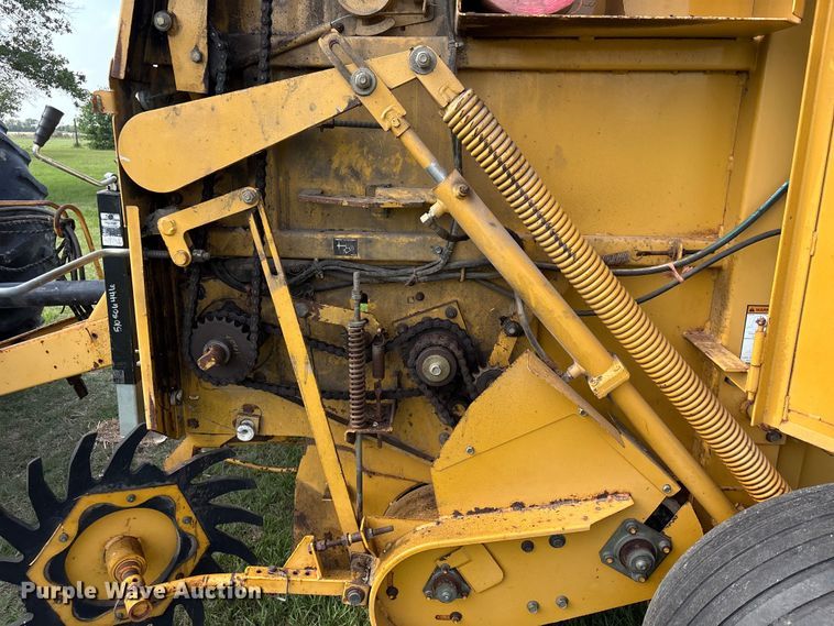 image for item EU0560 2001 Vermeer 554XL round baler