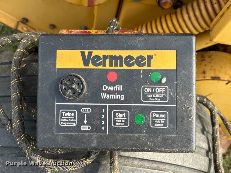 image for item EU0560 2001 Vermeer 554XL round baler