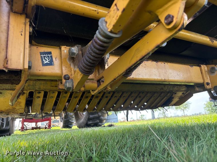 image for item EU0560 2001 Vermeer 554XL round baler