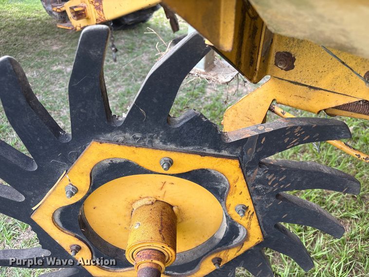 image for item EU0560 2001 Vermeer 554XL round baler
