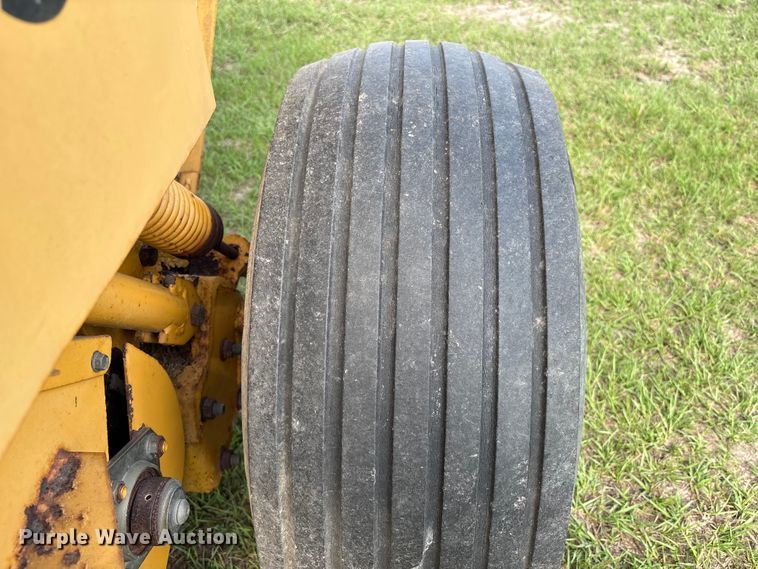 image for item EU0560 2001 Vermeer 554XL round baler
