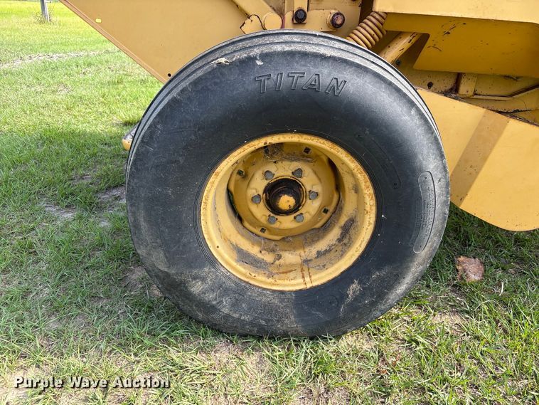 image for item EU0560 2001 Vermeer 554XL round baler