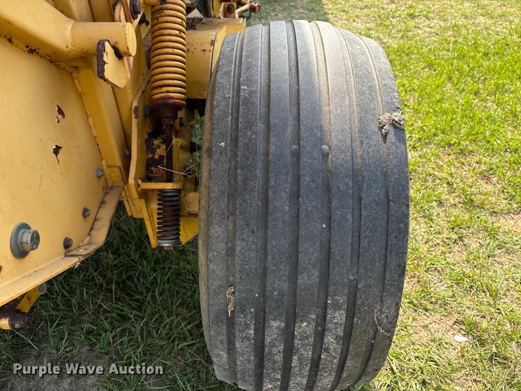 image for item EU0560 2001 Vermeer 554XL round baler