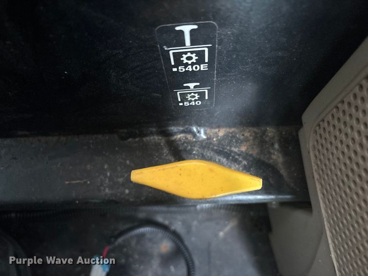 image for item EV2917 2014 John Deere 5085E MFWD tractor