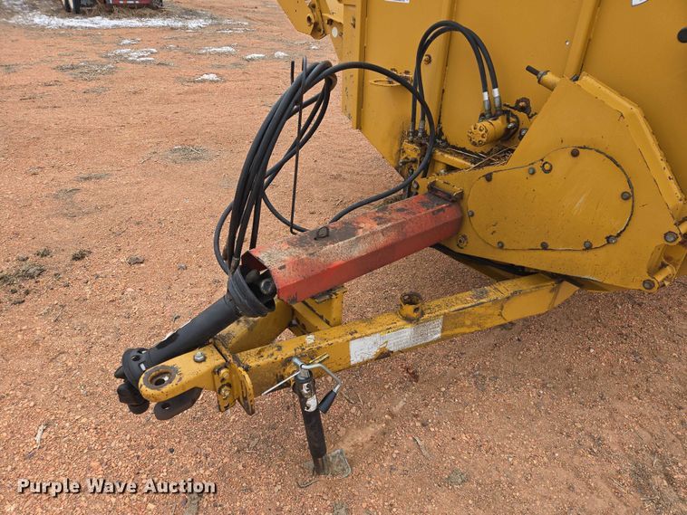 image for item EV5820 Haybuster 2650 bale processor