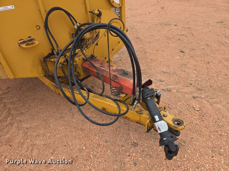 image for item EV5820 Haybuster 2650 bale processor