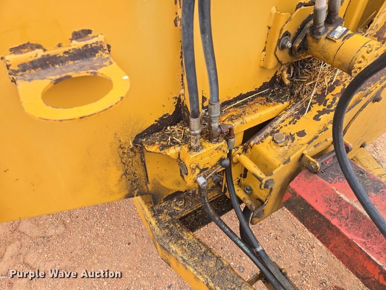 image for item EV5820 Haybuster 2650 bale processor