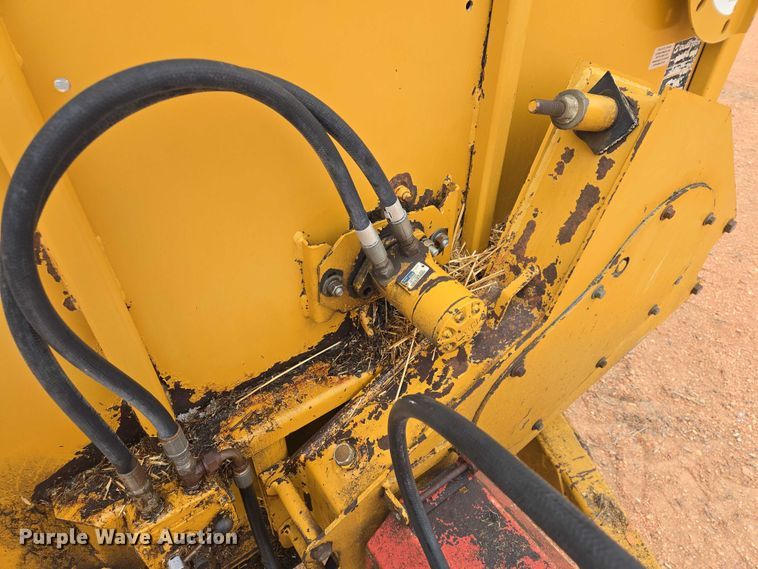 image for item EV5820 Haybuster 2650 bale processor