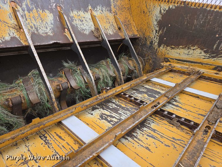 image for item EV5820 Haybuster 2650 bale processor