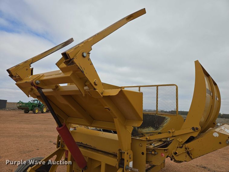 image for item EV5820 Haybuster 2650 bale processor