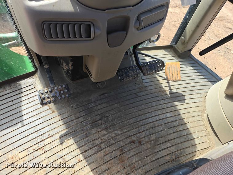 image for item EV5821 2007 John Deere 7130 Premium MFWD tractor