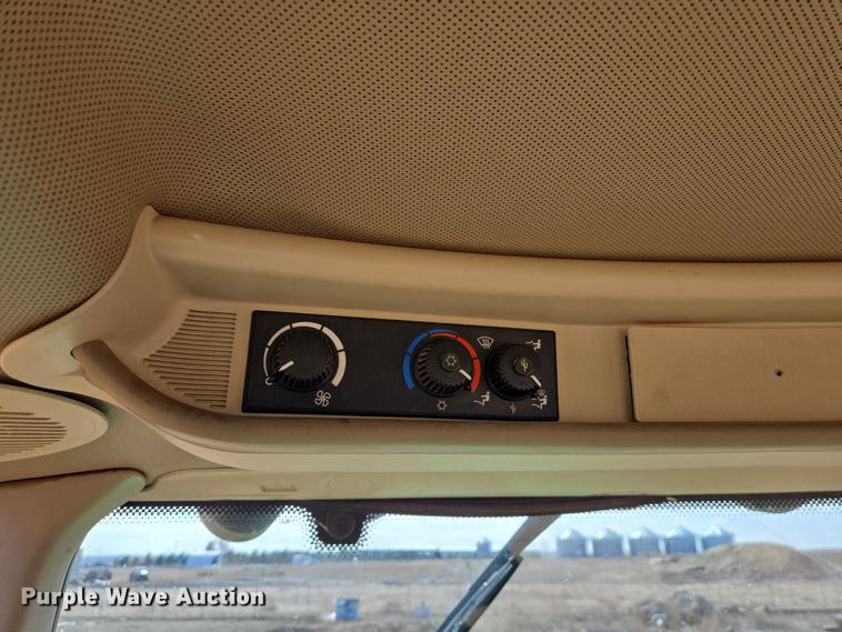 image for item EV5821 2007 John Deere 7130 Premium MFWD tractor