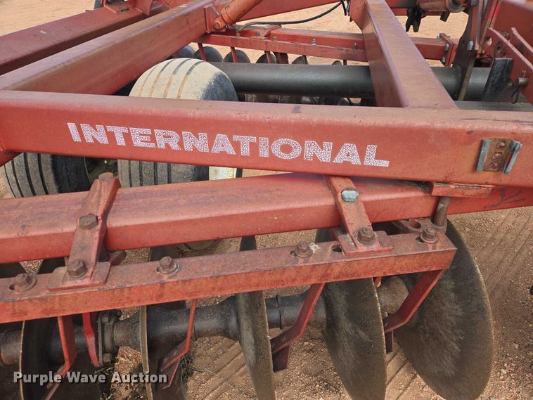 image for item EV5822 International 490 tandem disk