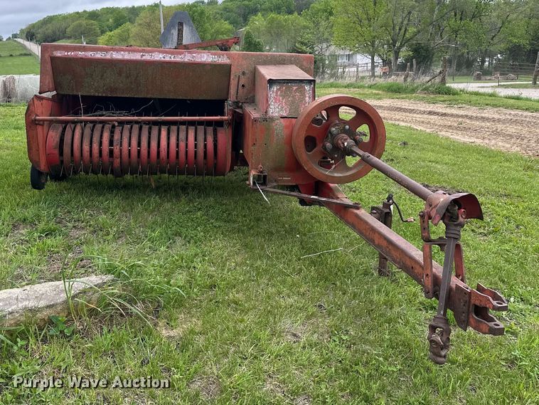 image for item EW2004 Massey Ferguson 124 small square baler