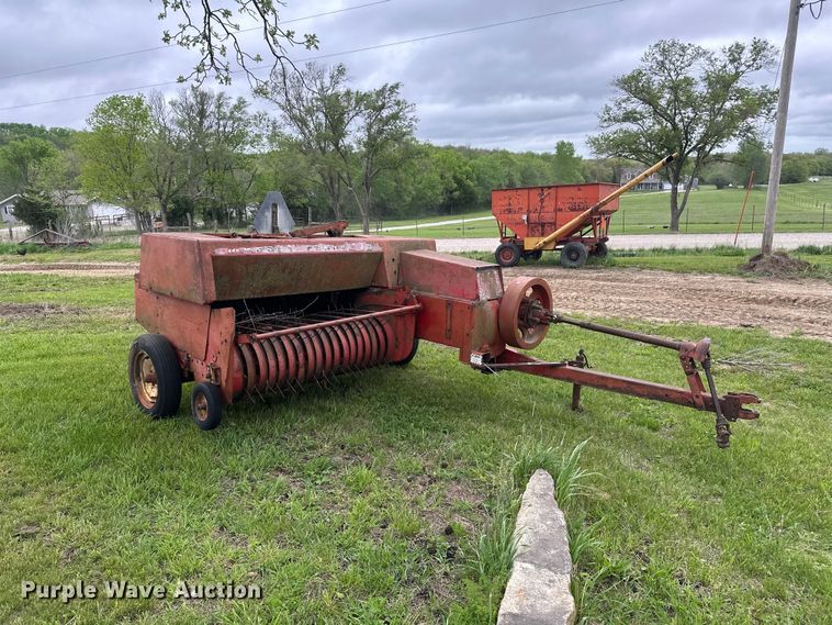 image for item EW2004 Massey Ferguson 124 small square baler
