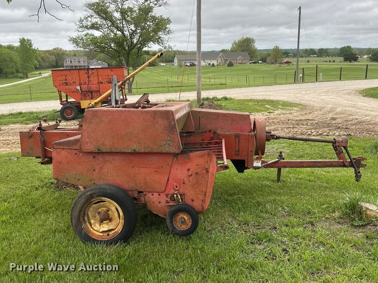 image for item EW2004 Massey Ferguson 124 small square baler