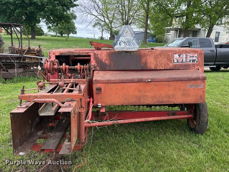 image for item EW2004 Massey Ferguson 124 small square baler