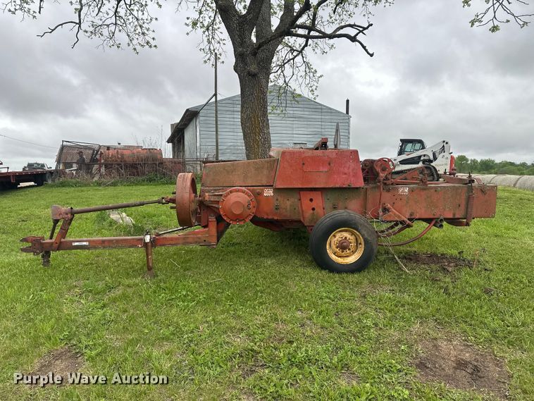 image for item EW2004 Massey Ferguson 124 small square baler