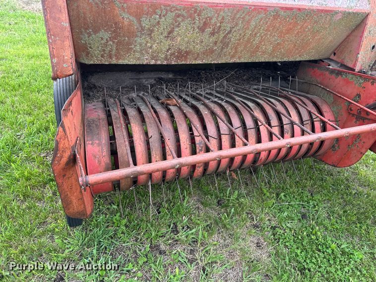 image for item EW2004 Massey Ferguson 124 small square baler