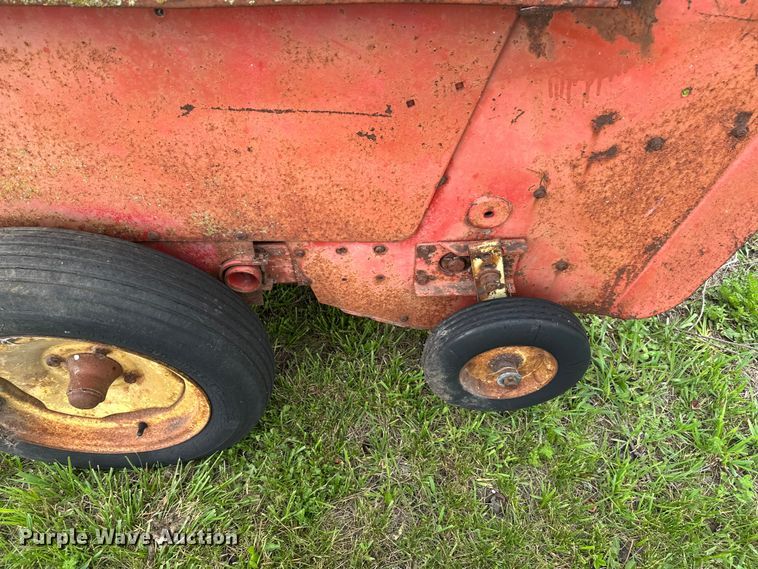 image for item EW2004 Massey Ferguson 124 small square baler