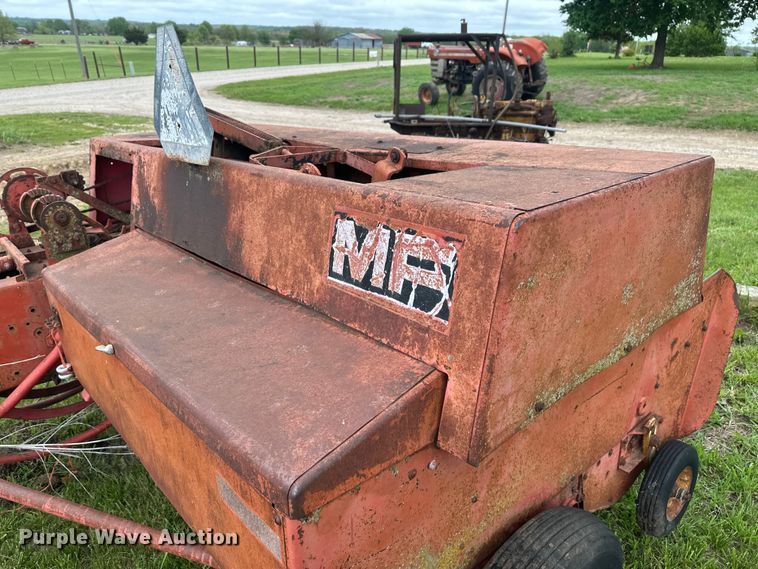 image for item EW2004 Massey Ferguson 124 small square baler