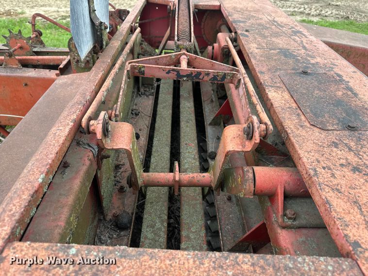 image for item EW2004 Massey Ferguson 124 small square baler