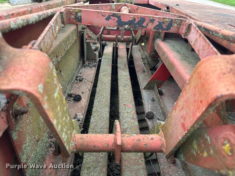 image for item EW2004 Massey Ferguson 124 small square baler