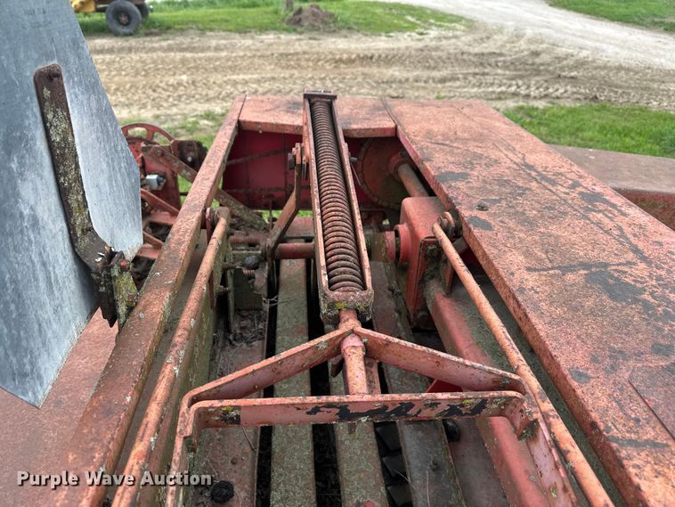 image for item EW2004 Massey Ferguson 124 small square baler