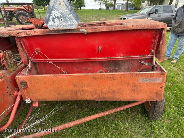 image for item EW2004 Massey Ferguson 124 small square baler
