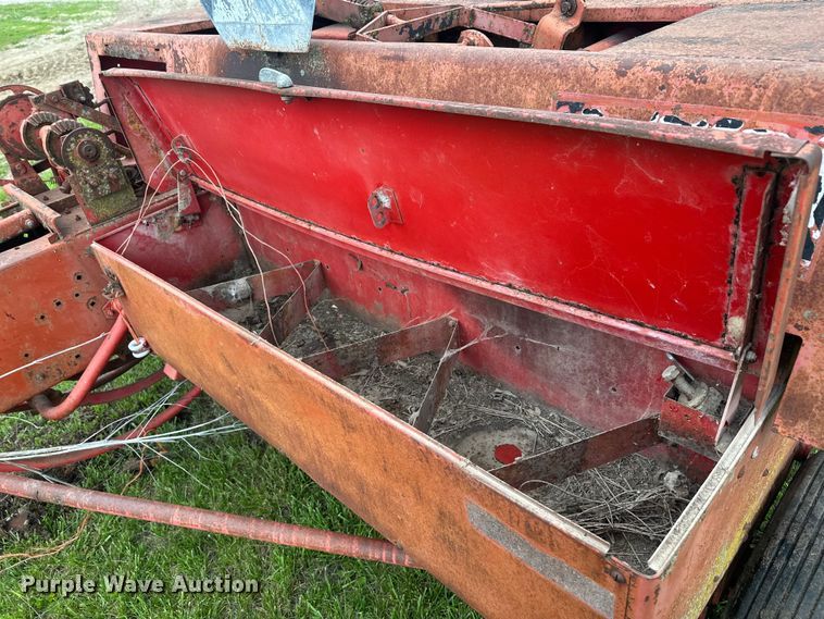 image for item EW2004 Massey Ferguson 124 small square baler
