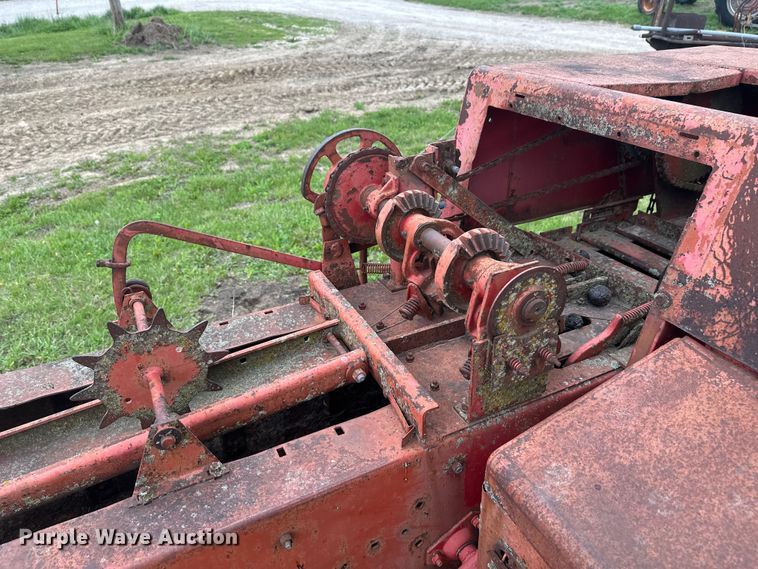 image for item EW2004 Massey Ferguson 124 small square baler