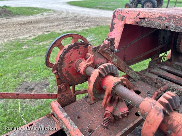 image for item EW2004 Massey Ferguson 124 small square baler