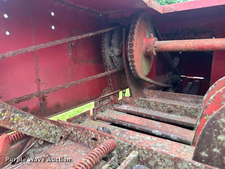 image for item EW2004 Massey Ferguson 124 small square baler