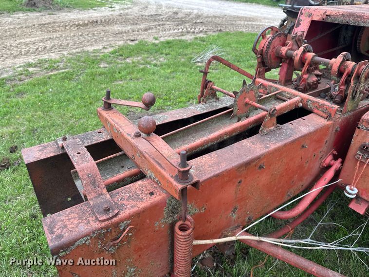 image for item EW2004 Massey Ferguson 124 small square baler