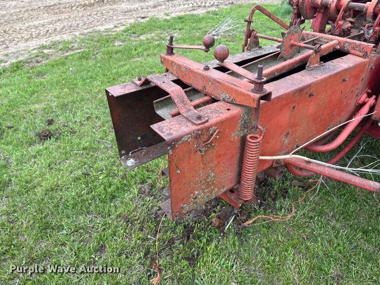 image for item EW2004 Massey Ferguson 124 small square baler
