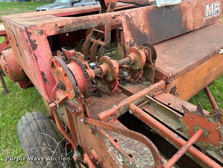 image for item EW2004 Massey Ferguson 124 small square baler
