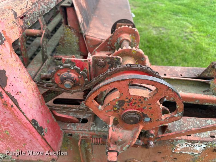 image for item EW2004 Massey Ferguson 124 small square baler