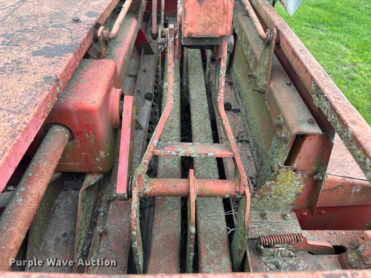 image for item EW2004 Massey Ferguson 124 small square baler