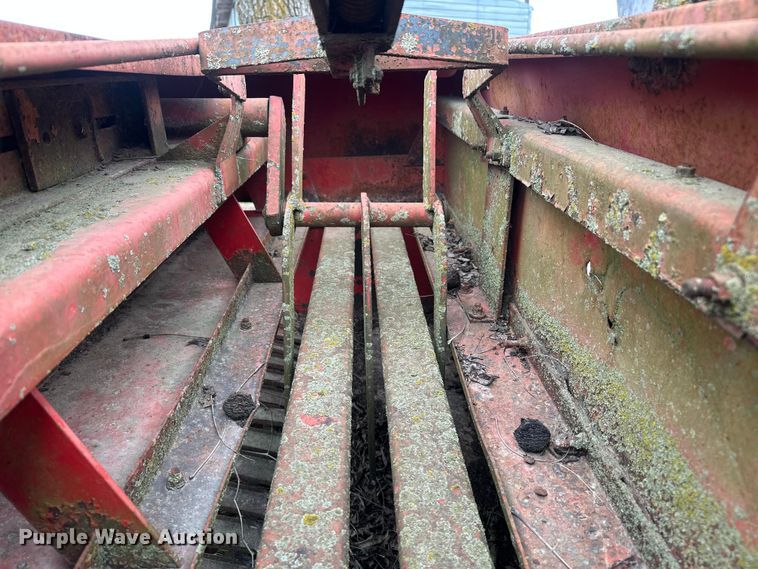 image for item EW2004 Massey Ferguson 124 small square baler