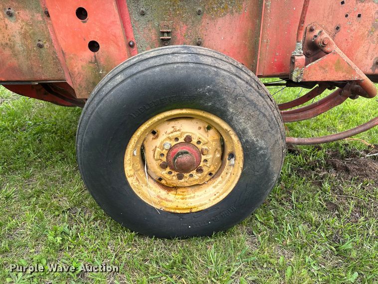 image for item EW2004 Massey Ferguson 124 small square baler