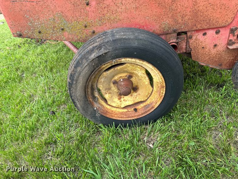 image for item EW2004 Massey Ferguson 124 small square baler