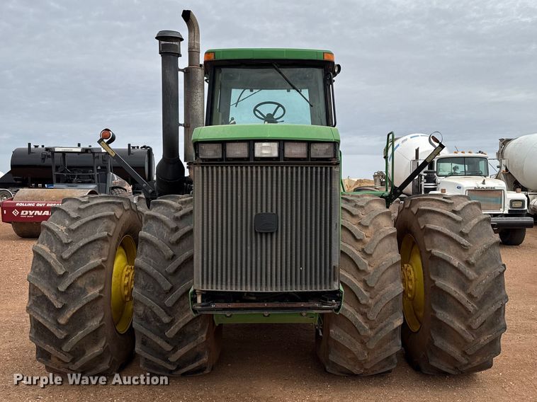image for item EW4497 2001 John Deere 9300 4WD tractor