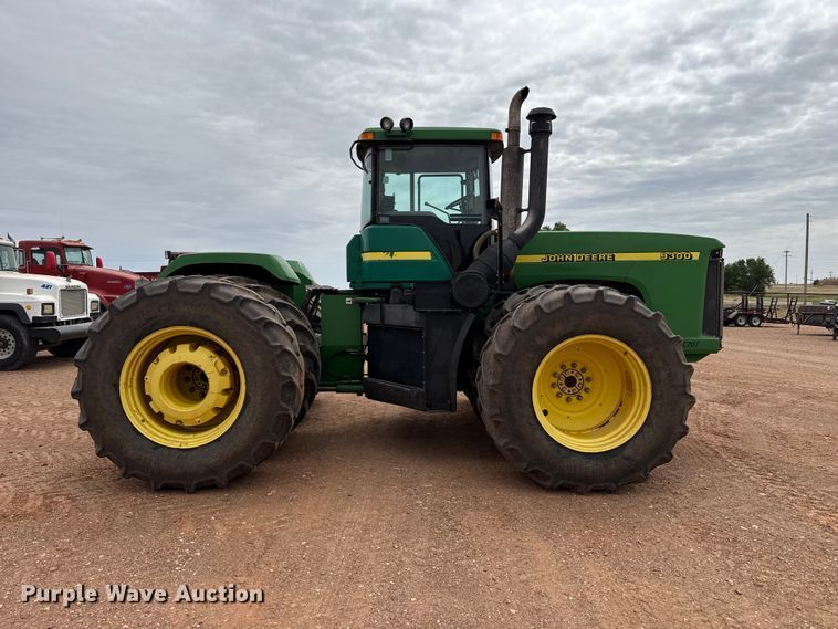 image for item EW4497 2001 John Deere 9300 4WD tractor
